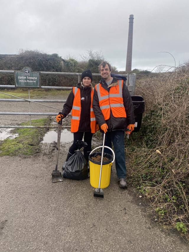 Elsa had help in collecting 66kg of dog mess from Upton Towans (Image: Vicky Henwood/Facebook)